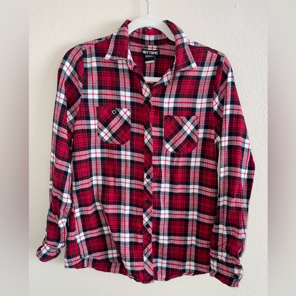 Hot Topic Skull Women’s‎ Red & Black Plaid Button Down Shirt size Medium